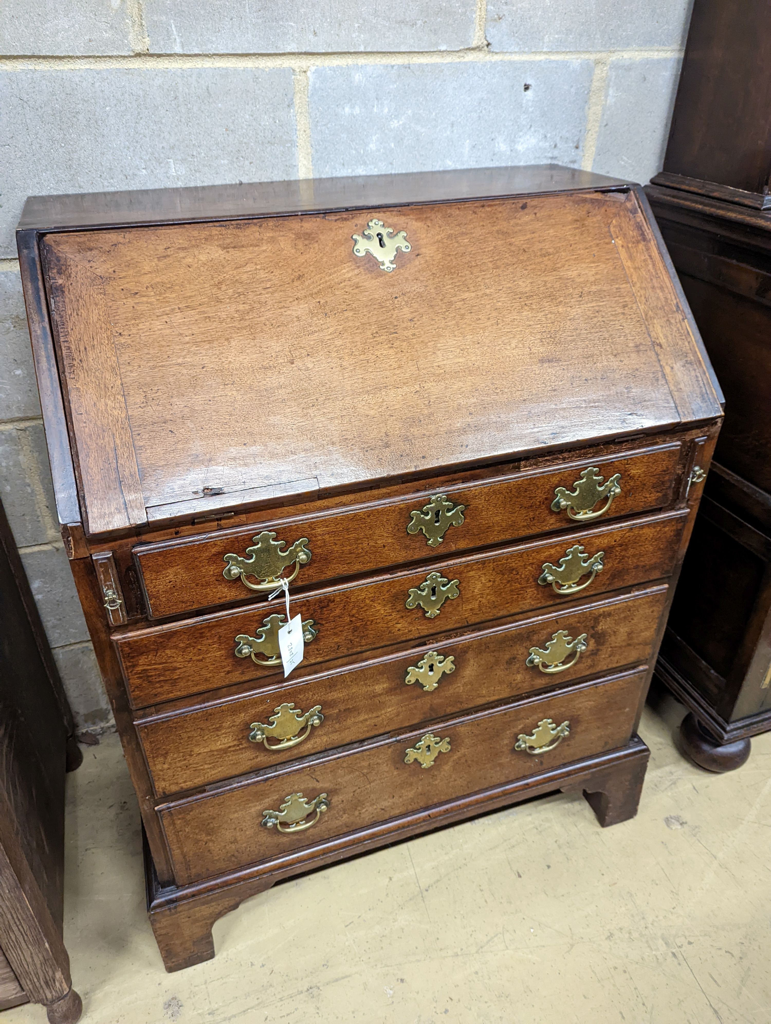 A small George III mahogany bureau, width 76cm, depth 46cm, height 99cm